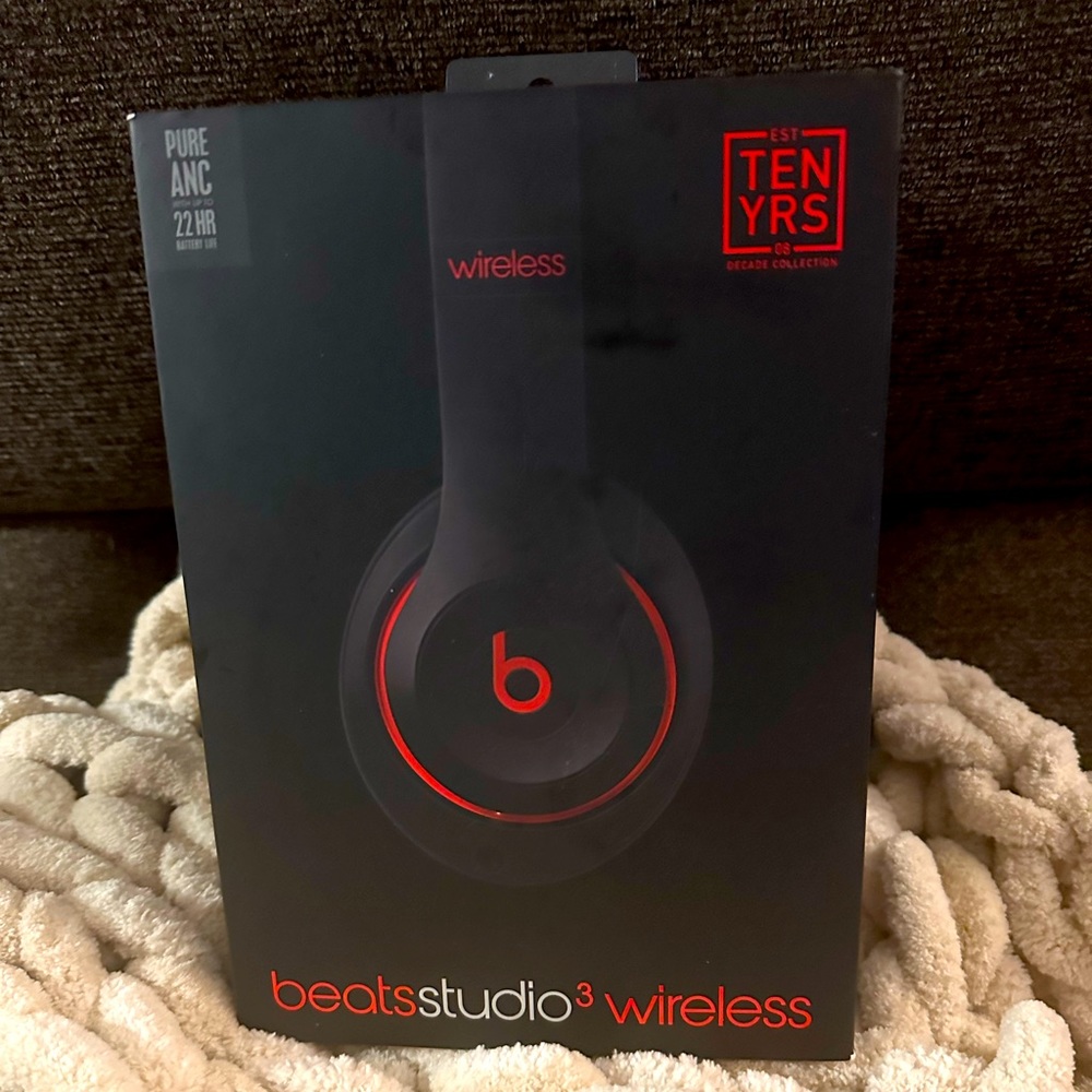 Brand NEW beats studio3 wireless [decade collection]